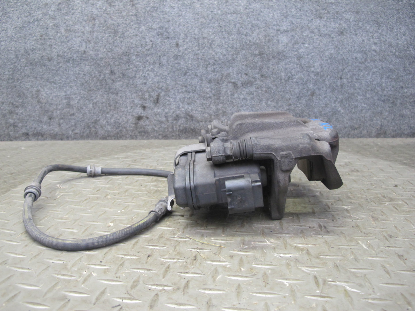 09-16 BMW E89 Z4 Set of 2 Rear Left & Right Brake Caliper OEM