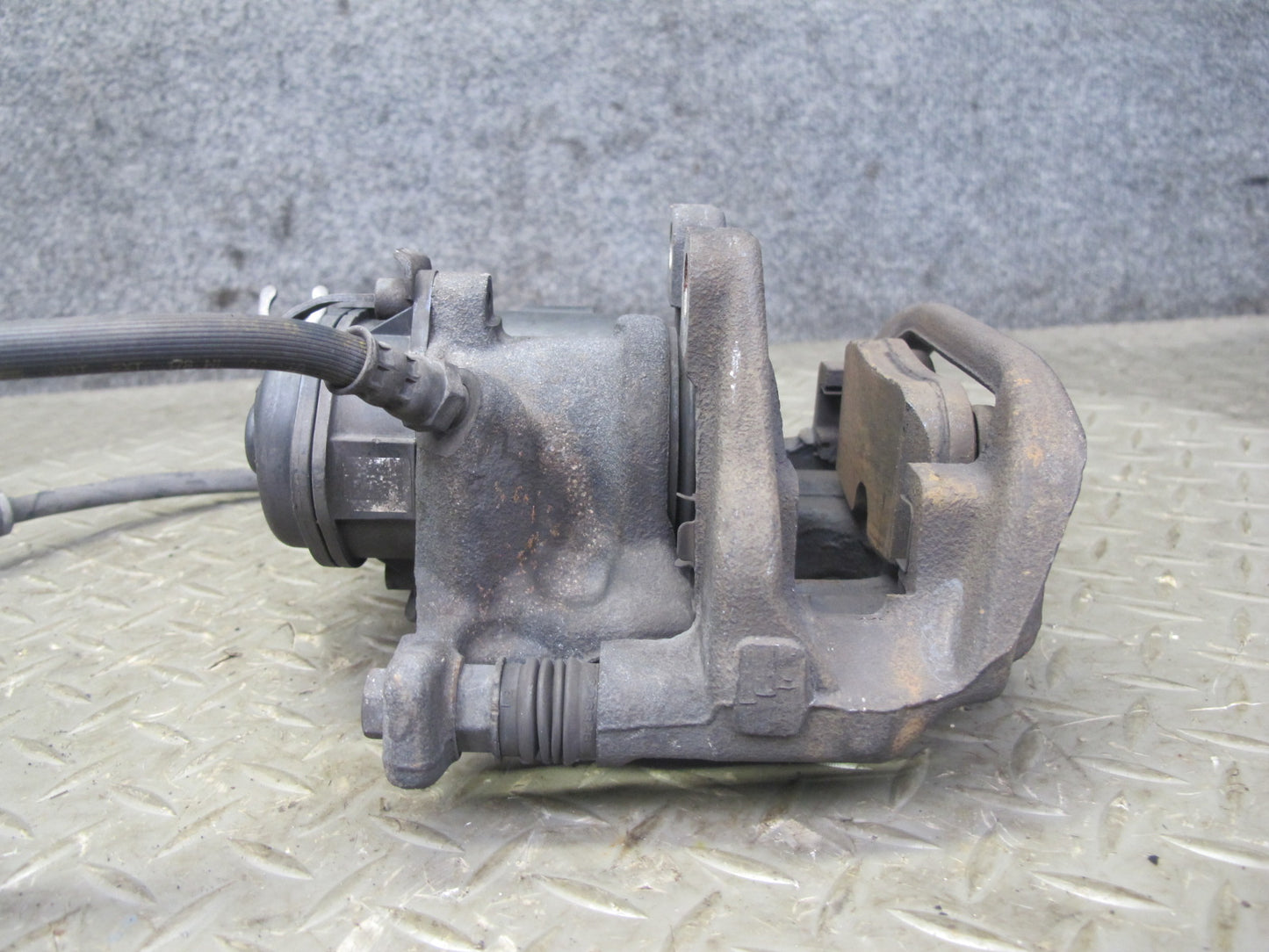 09-16 BMW E89 Z4 Set of 2 Rear Left & Right Brake Caliper OEM