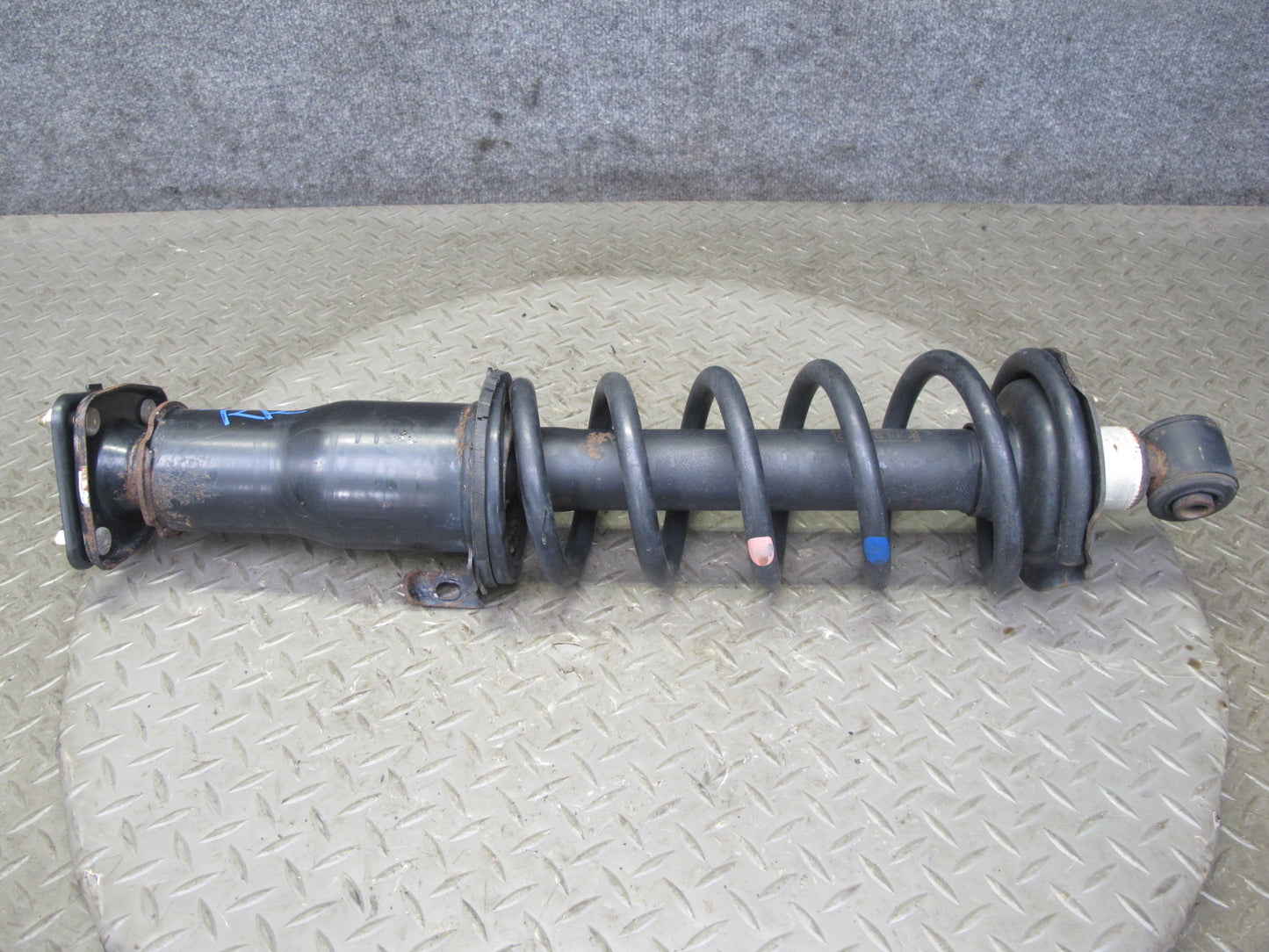 02-05 Lexus SC430 Set of 2 Rear Left & Right Suspension Strut Shock Absorber OEM