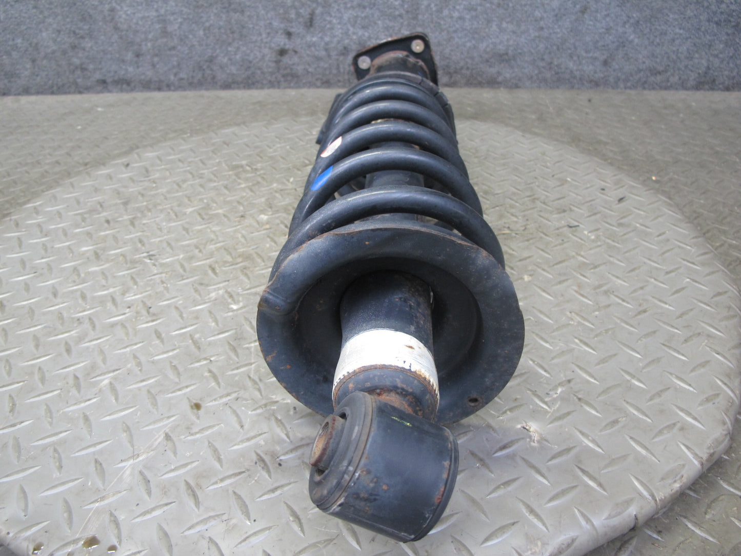 02-05 Lexus SC430 Set of 2 Rear Left & Right Suspension Strut Shock Absorber OEM