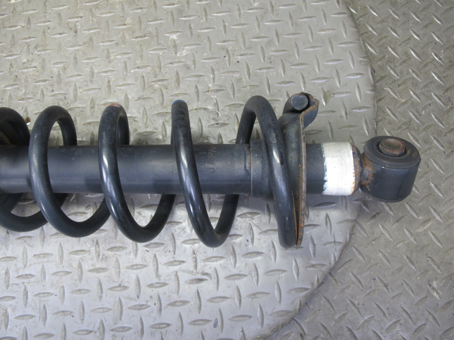 02-05 Lexus SC430 Set of 2 Rear Left & Right Suspension Strut Shock Absorber OEM