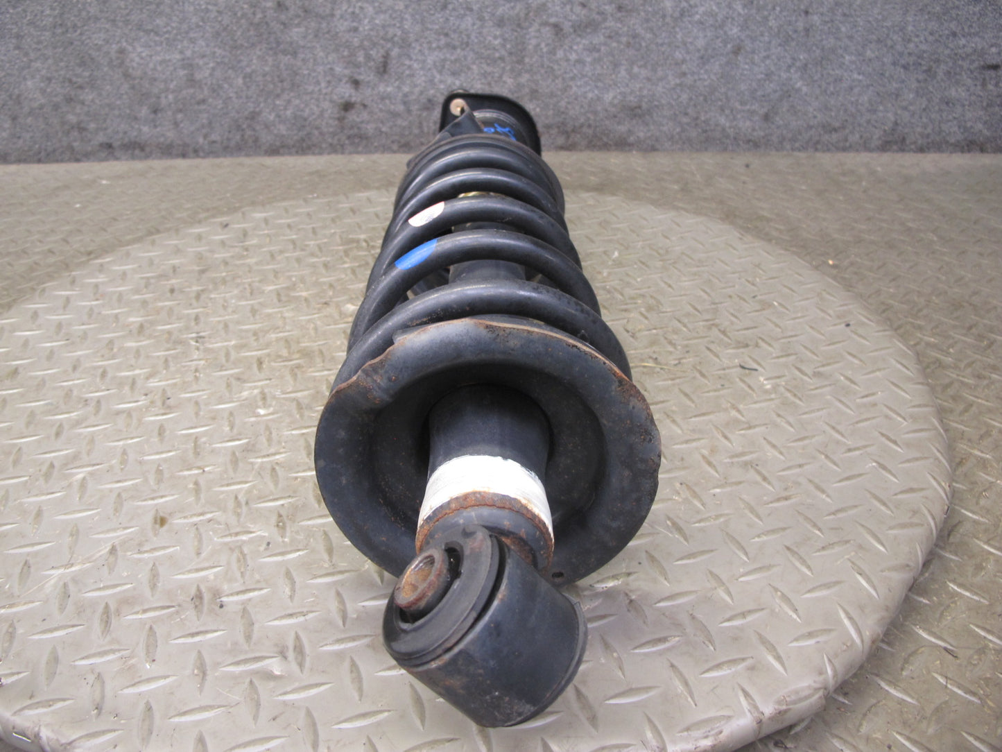02-05 Lexus SC430 Set of 2 Rear Left & Right Suspension Strut Shock Absorber OEM