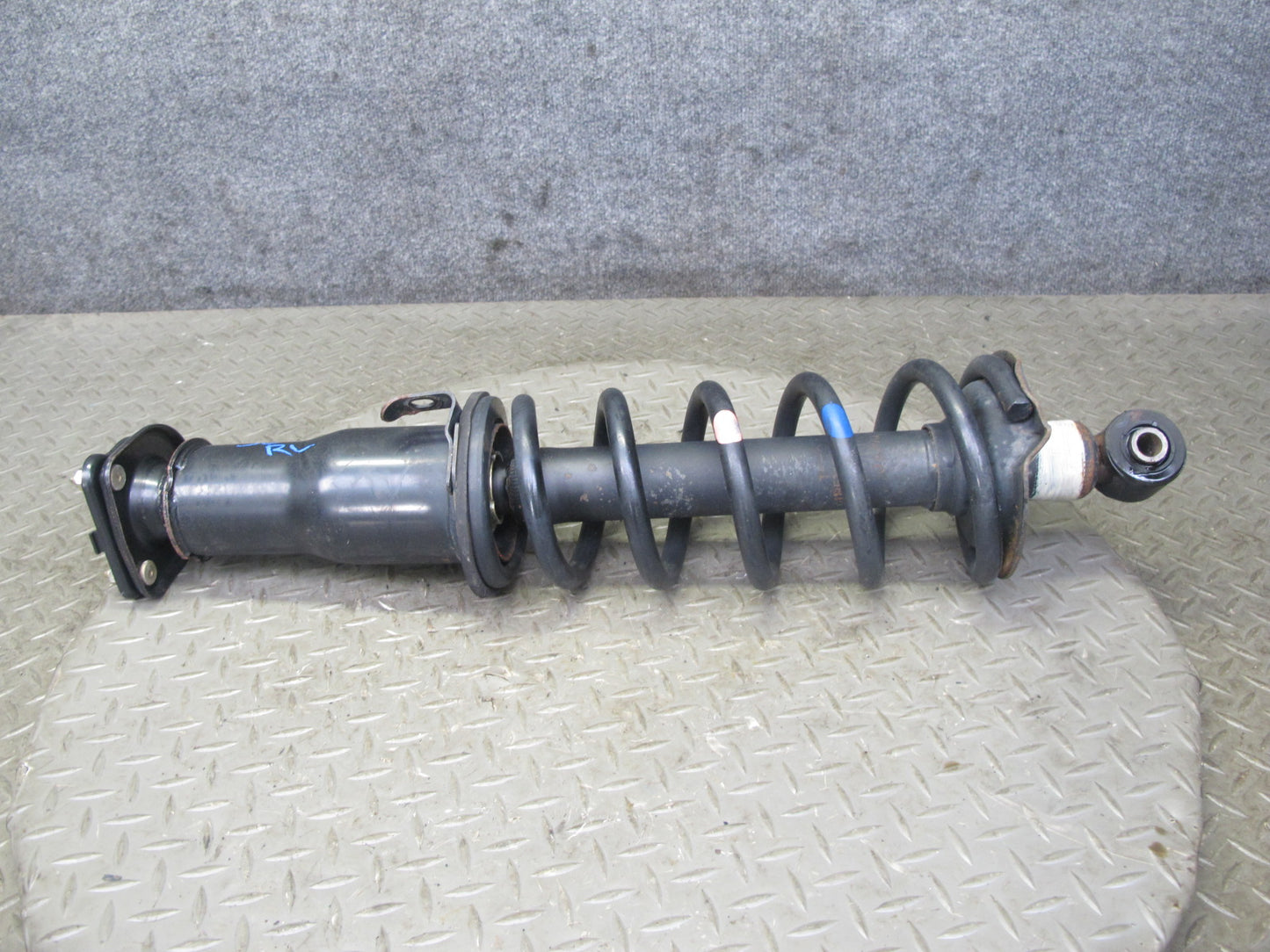 02-05 Lexus SC430 Set of 2 Rear Left & Right Suspension Strut Shock Absorber OEM