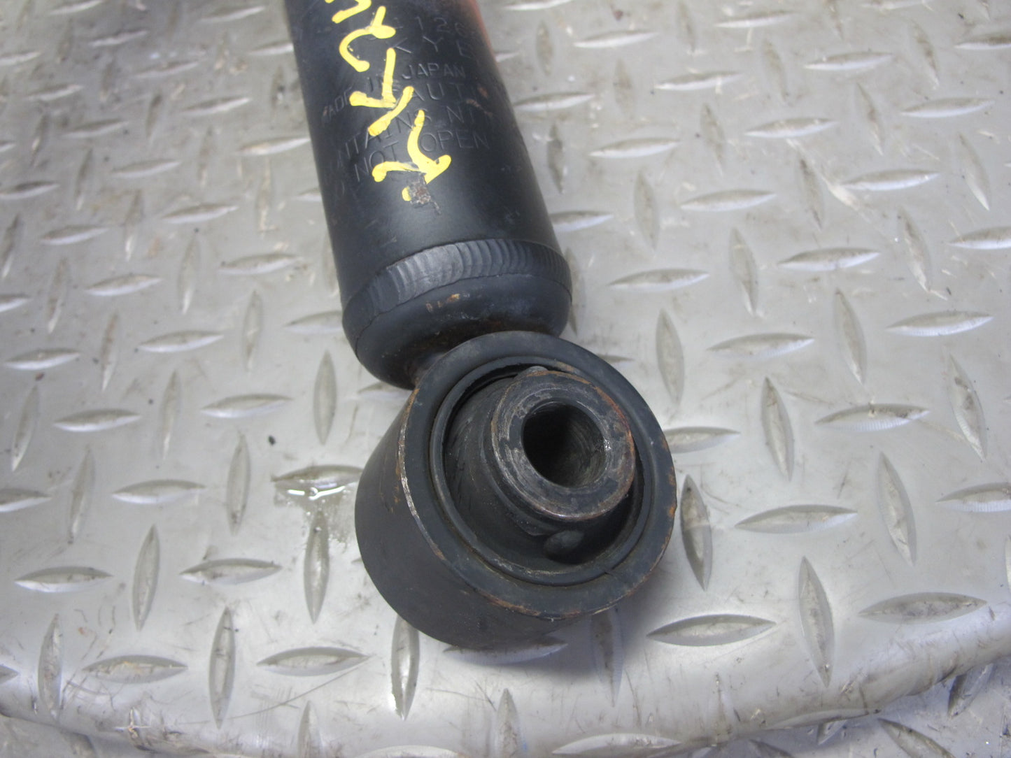 02-05 Lexus SC430 Set of 2 Front Left Right Suspension Strut Shock Absorber KYB