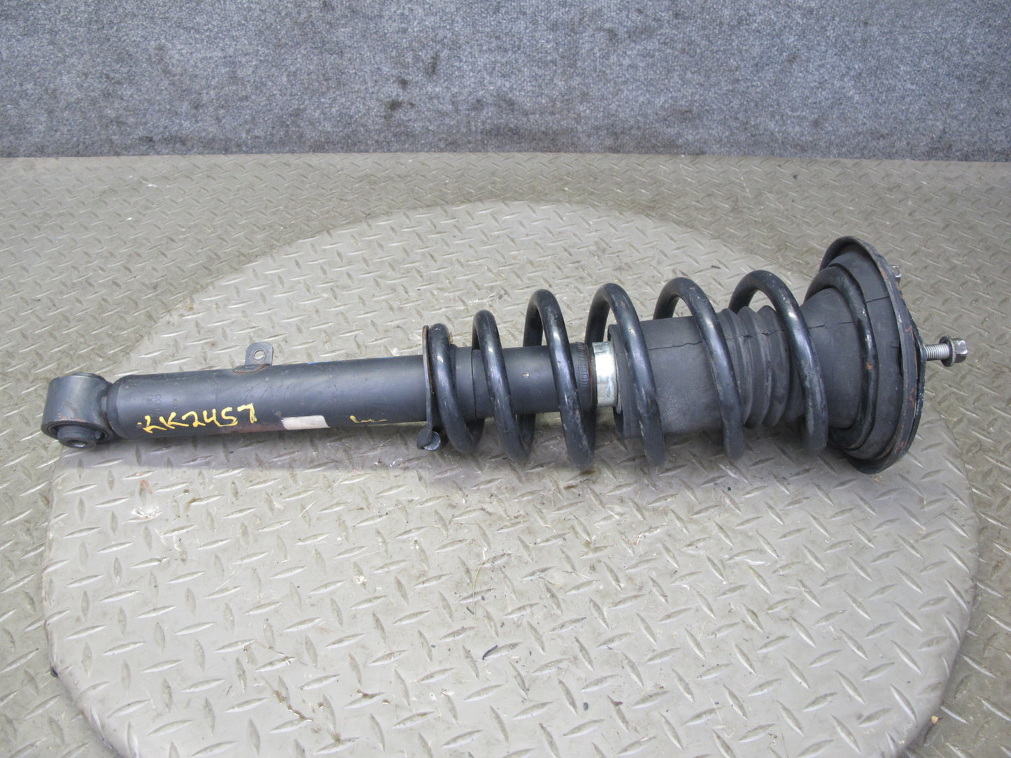 02-05 Lexus SC430 Set of 2 Front Left Right Suspension Strut Shock Absorber KYB