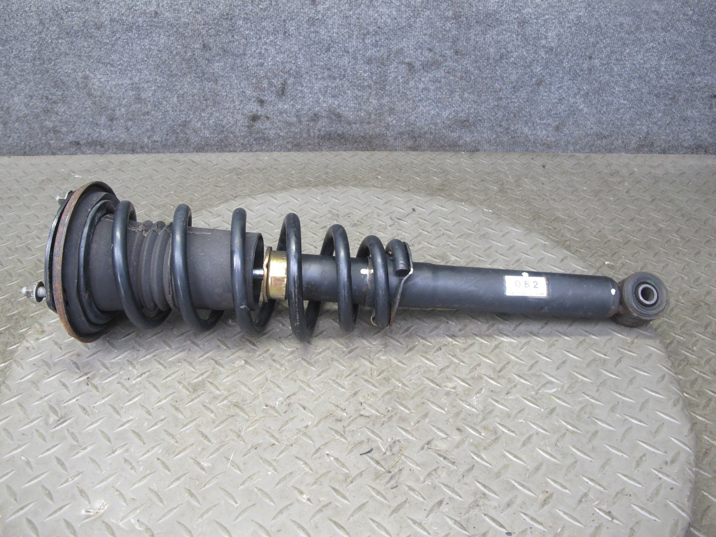 02-05 Lexus SC430 Set of 2 Front Left Right Suspension Strut Shock Absorber KYB