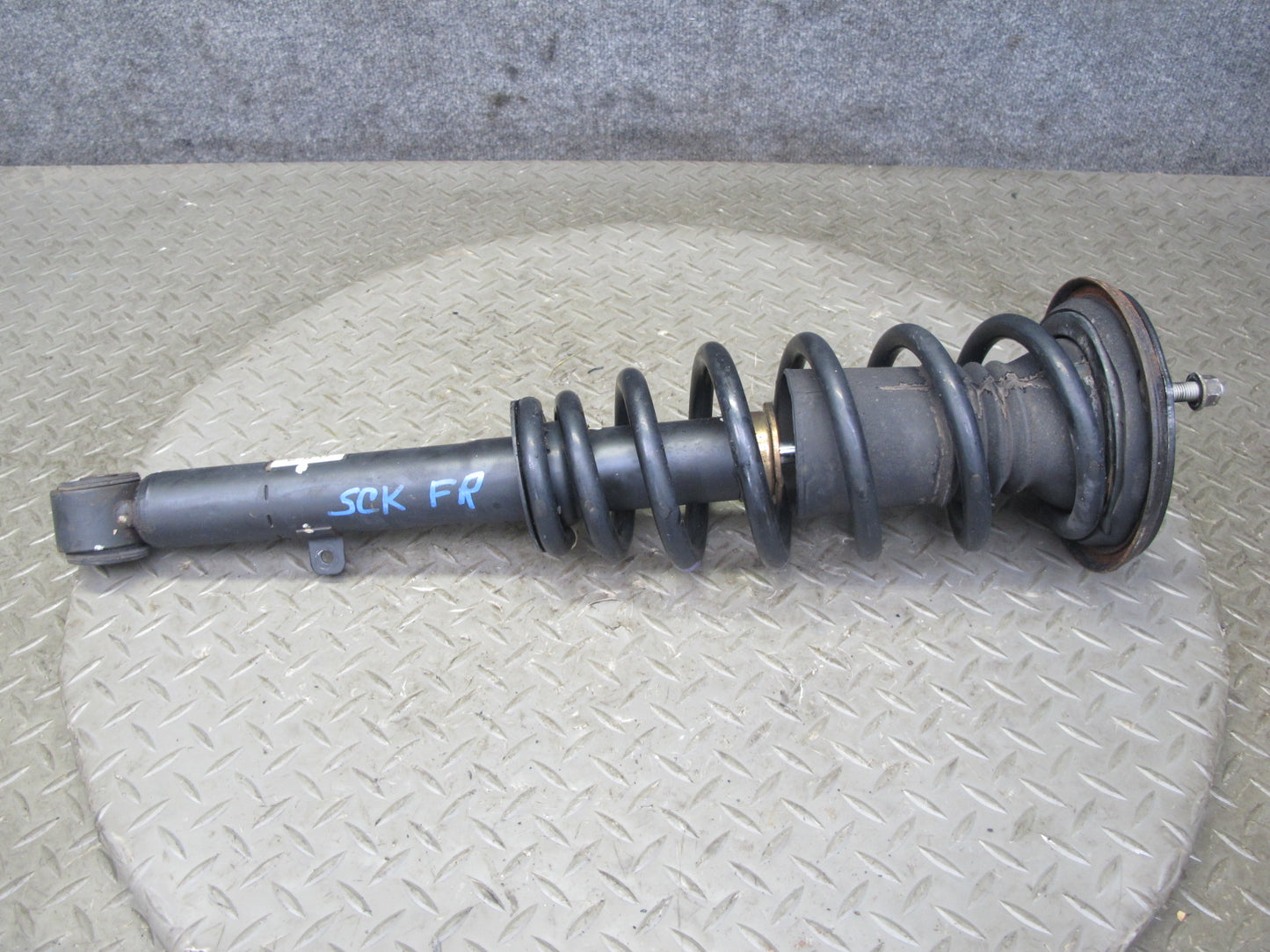 02-05 Lexus SC430 Set of 2 Front Left Right Suspension Strut Shock Absorber KYB