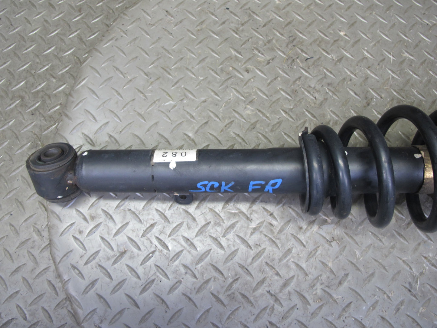 02-05 Lexus SC430 Set of 2 Front Left Right Suspension Strut Shock Absorber KYB