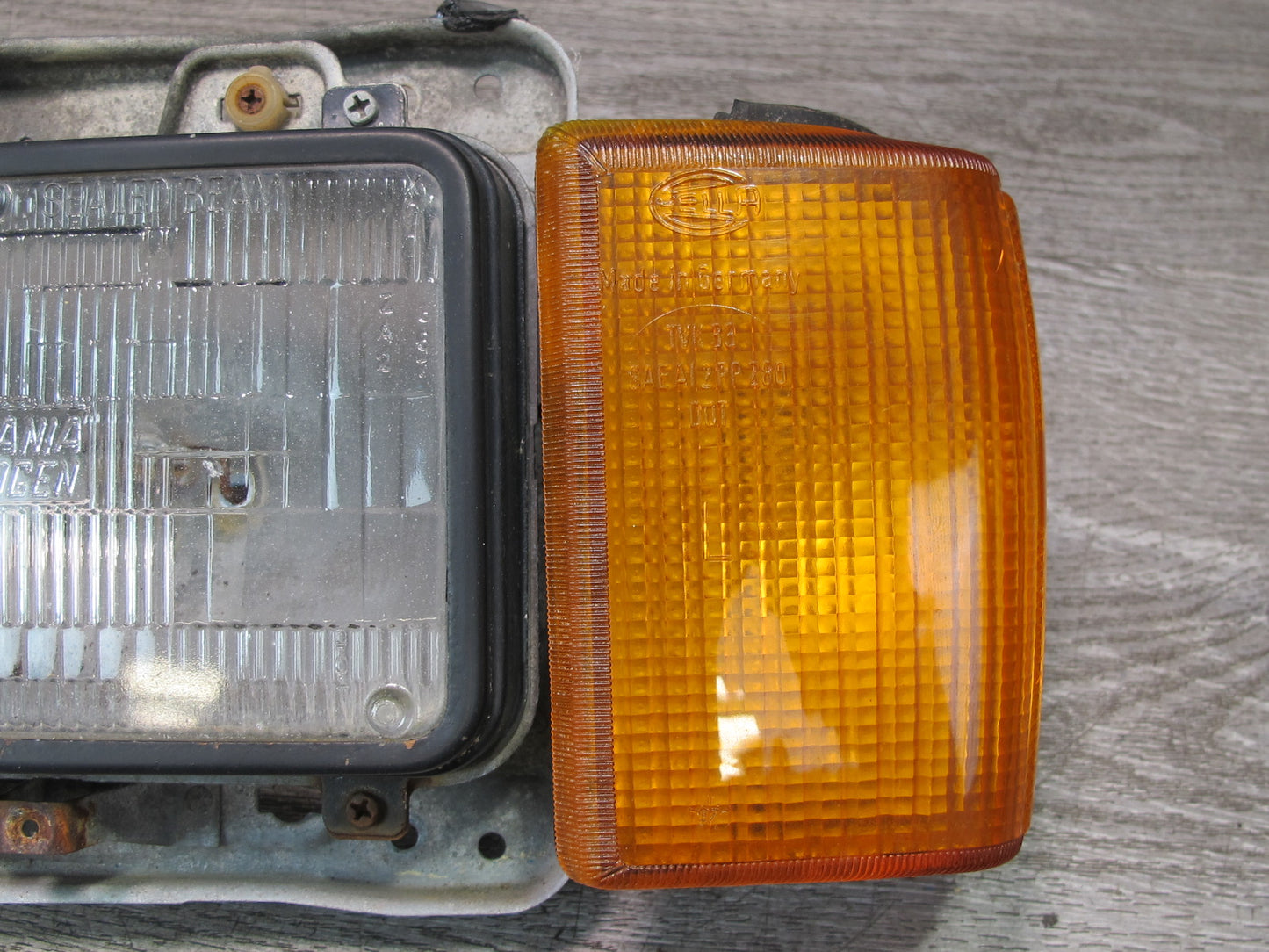 86-88 VW Scirocco MK2 Set of 2 Front Left & Right Headlight Turn Signal Lamp OEM