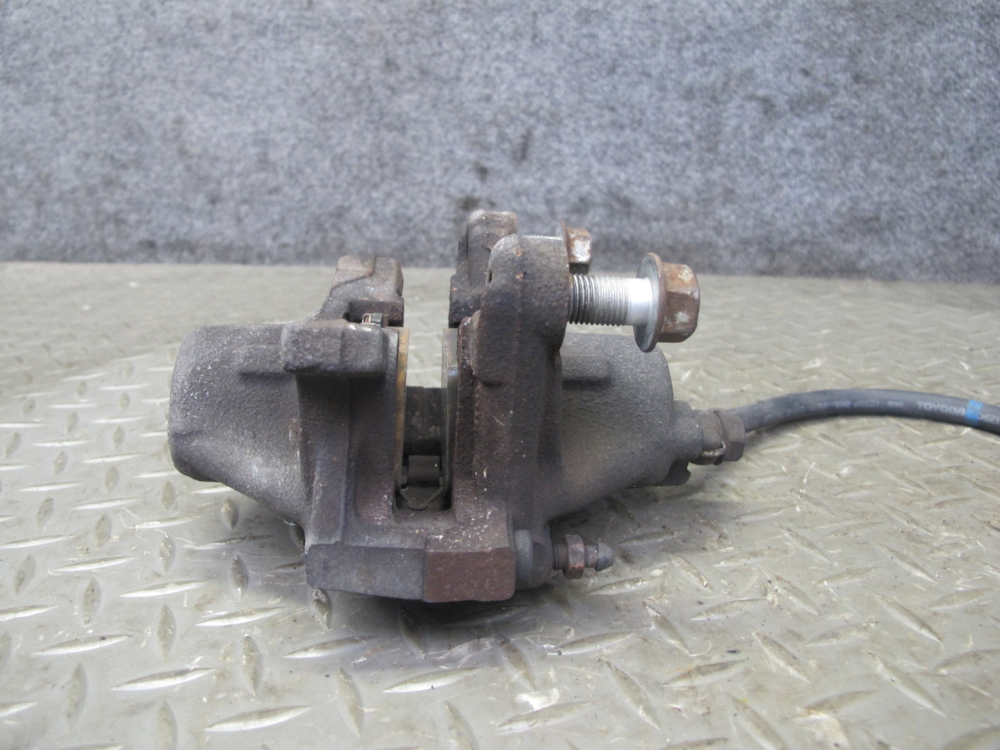 02-10 Lexus Z40 SC430 Set of 2 Rear Left & Right Brake Caliper OEM