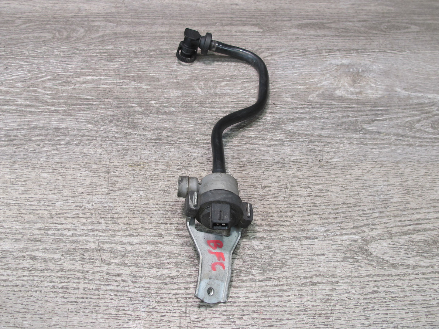11-13 BMW F07 F10 550I 4.4L N63 Fuel Vapor Purge Vent Valve w Bracket Mount OEM