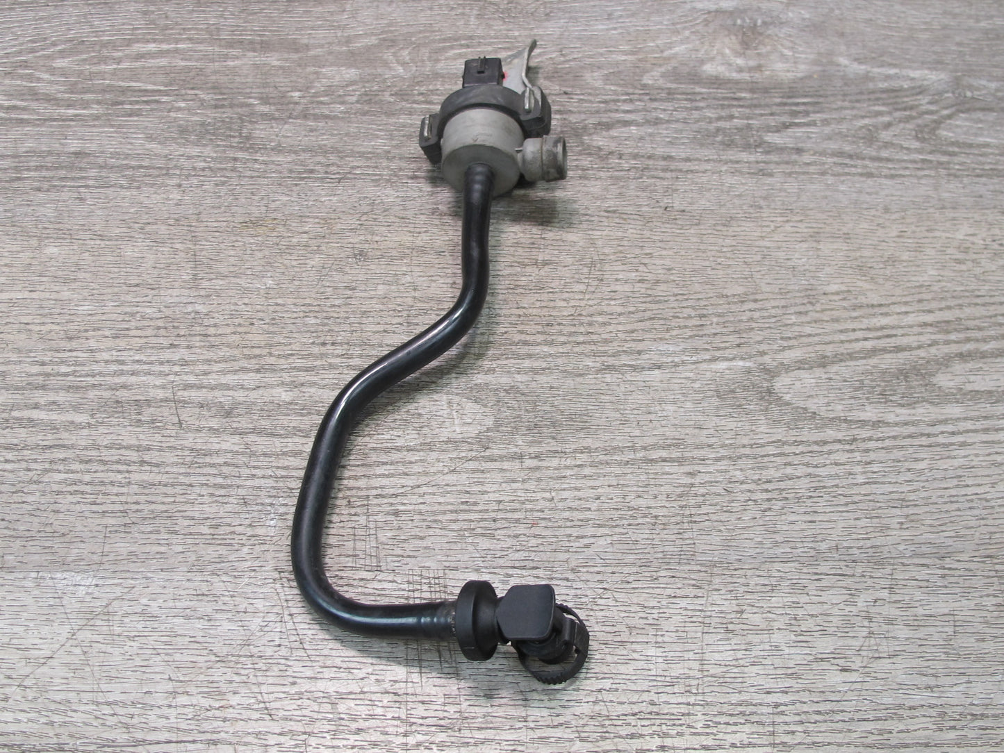 11-13 BMW F07 F10 550I 4.4L N63 Fuel Vapor Purge Vent Valve w Bracket Mount OEM