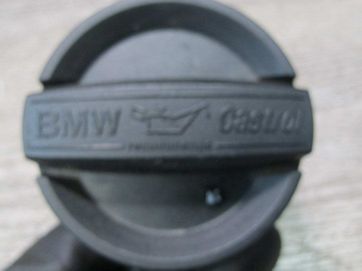 11-16 BMW F01 F02 F07 F12 F10 550i N63 Engine Oil Filler Neck w Cap 7507224 OEM