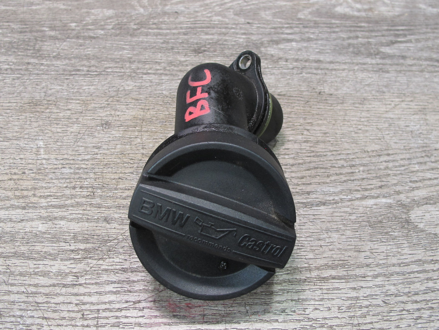 11-16 BMW F01 F02 F07 F12 F10 550i N63 Engine Oil Filler Neck w Cap 7507224 OEM