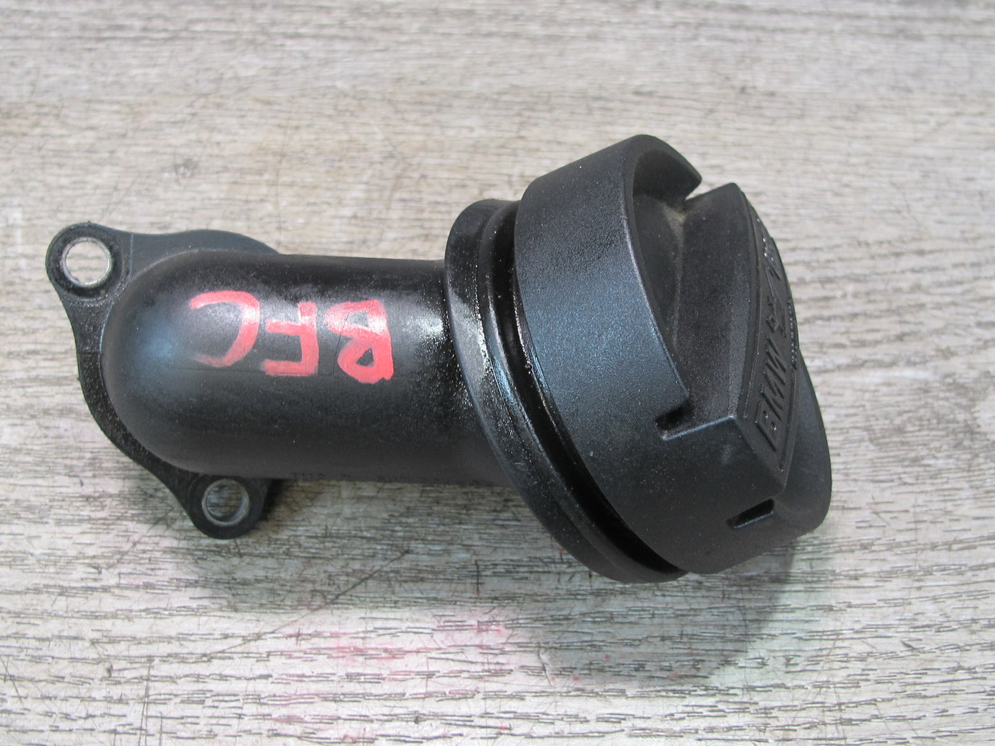 11-16 BMW F01 F02 F07 F12 F10 550i N63 Engine Oil Filler Neck w Cap 7507224 OEM