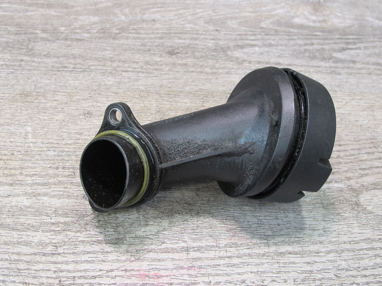 11-16 BMW F01 F02 F07 F12 F10 550i N63 Engine Oil Filler Neck w Cap 7507224 OEM
