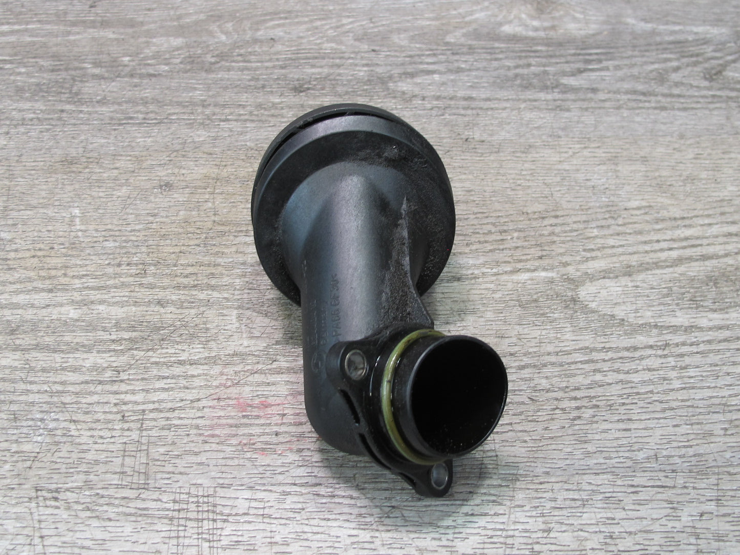 11-16 BMW F01 F02 F07 F12 F10 550i N63 Engine Oil Filler Neck w Cap 7507224 OEM