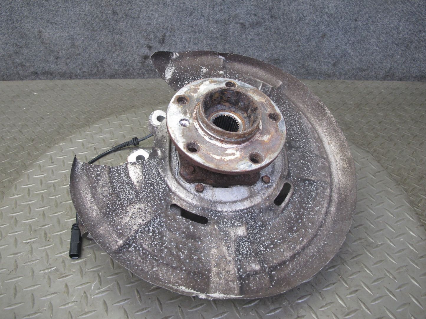11-16 BMW F10 5-SERIES 550i AWD Rear Right Spindle Knuckle Wheel Hub Bearing OEM