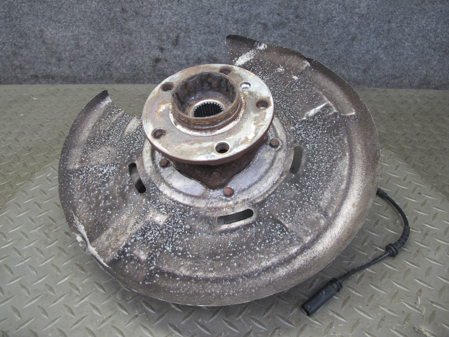 11-16 BMW F10 5-SERIES 550i AWD Rear Right Spindle Knuckle Wheel Hub Bearing OEM
