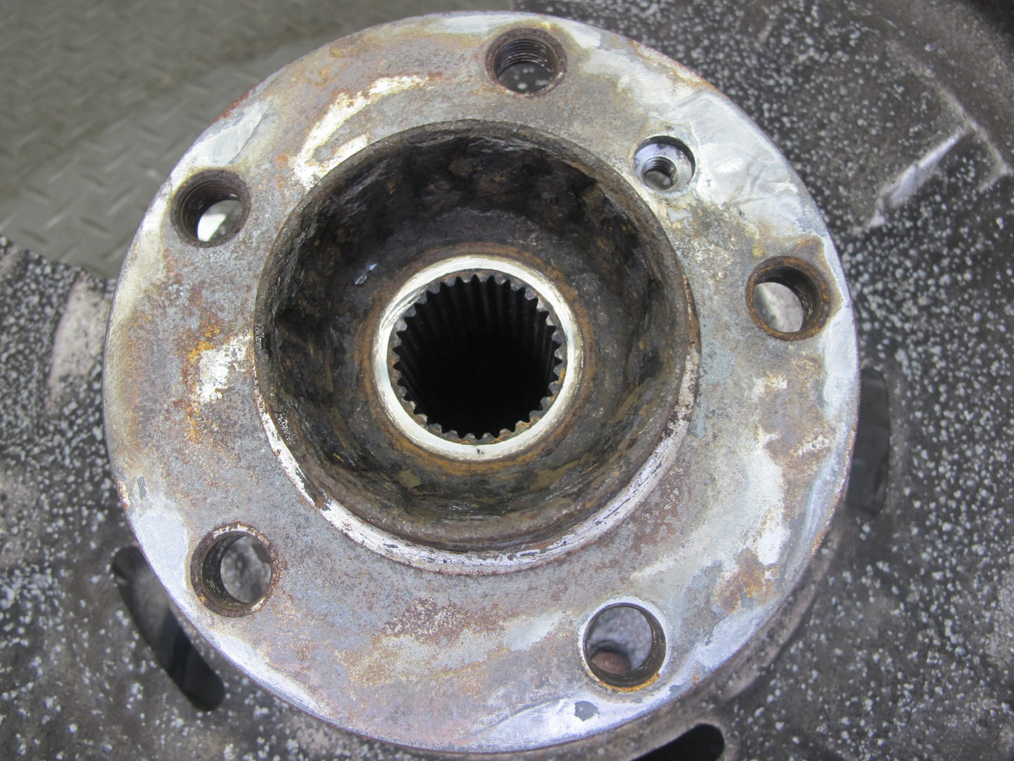 11-16 BMW F10 5-SERIES 550i AWD Rear Right Spindle Knuckle Wheel Hub Bearing OEM