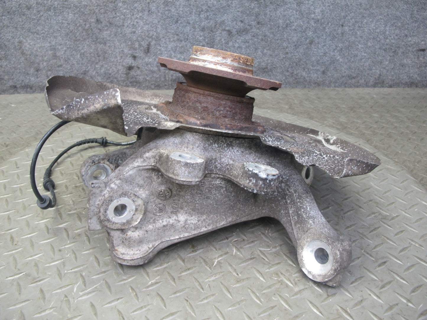 11-16 BMW F10 5-SERIES 550i AWD Rear Right Spindle Knuckle Wheel Hub Bearing OEM