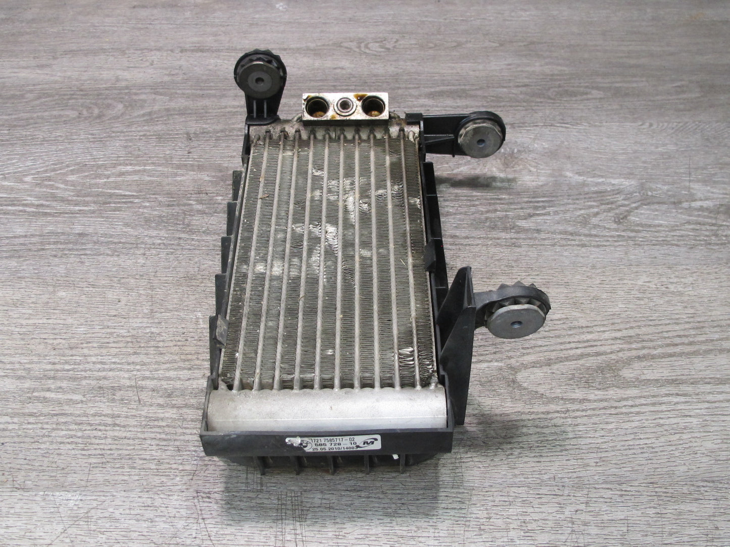 09-16 BMW E89 Z4 N54 35i Engine Oil Cooler Heat Exchanger 7585717 OEM