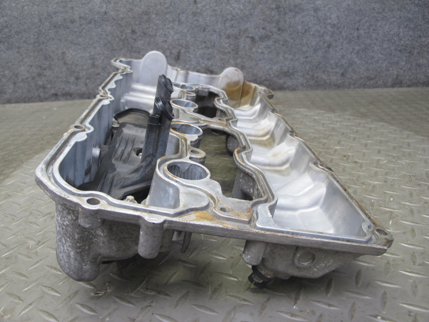 11-13 BMW F07 F12 F10 550I N63 Left Engine Cylinder Head Valve Cover 103K OEM