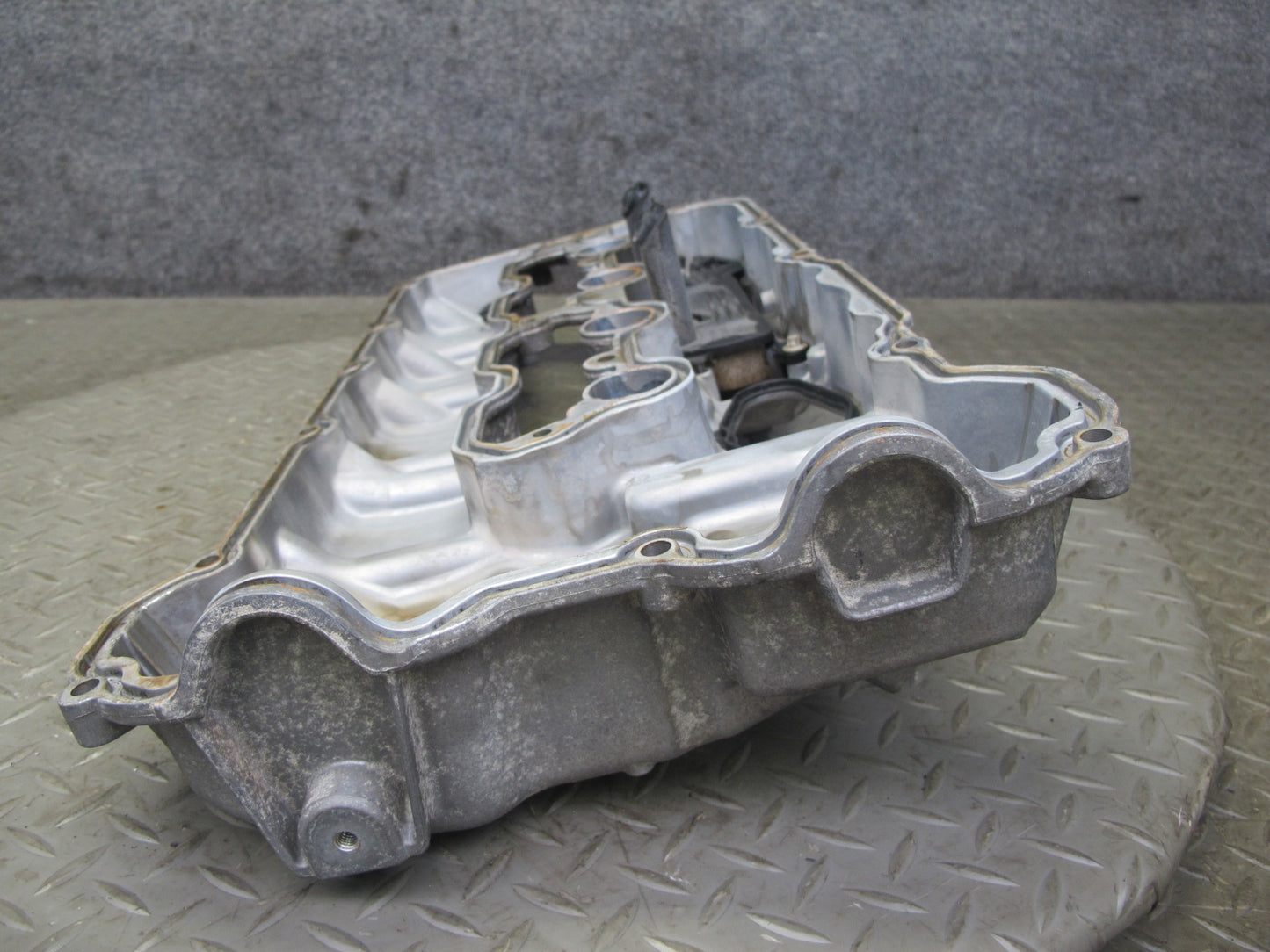 11-13 BMW F07 F12 F10 550I N63 Left Engine Cylinder Head Valve Cover 103K OEM