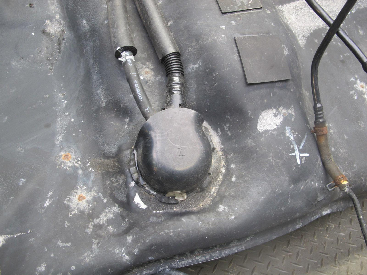 01-05 Lexus UCF30L LS430 Gas Fuel Tank w Filler Neck & Heat Shield Assembly OEM