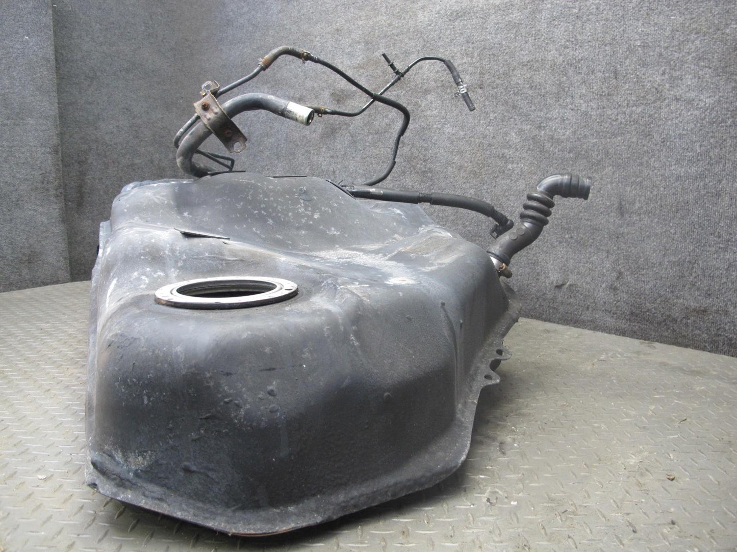 01-05 Lexus UCF30L LS430 Gas Fuel Tank w Filler Neck & Heat Shield Assembly OEM