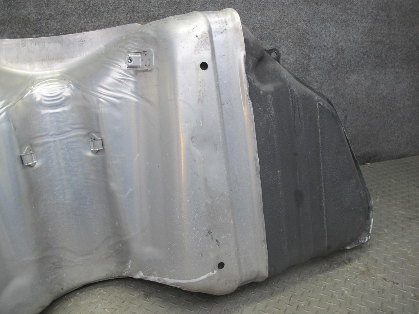 01-05 Lexus UCF30L LS430 Gas Fuel Tank w Filler Neck & Heat Shield Assembly OEM