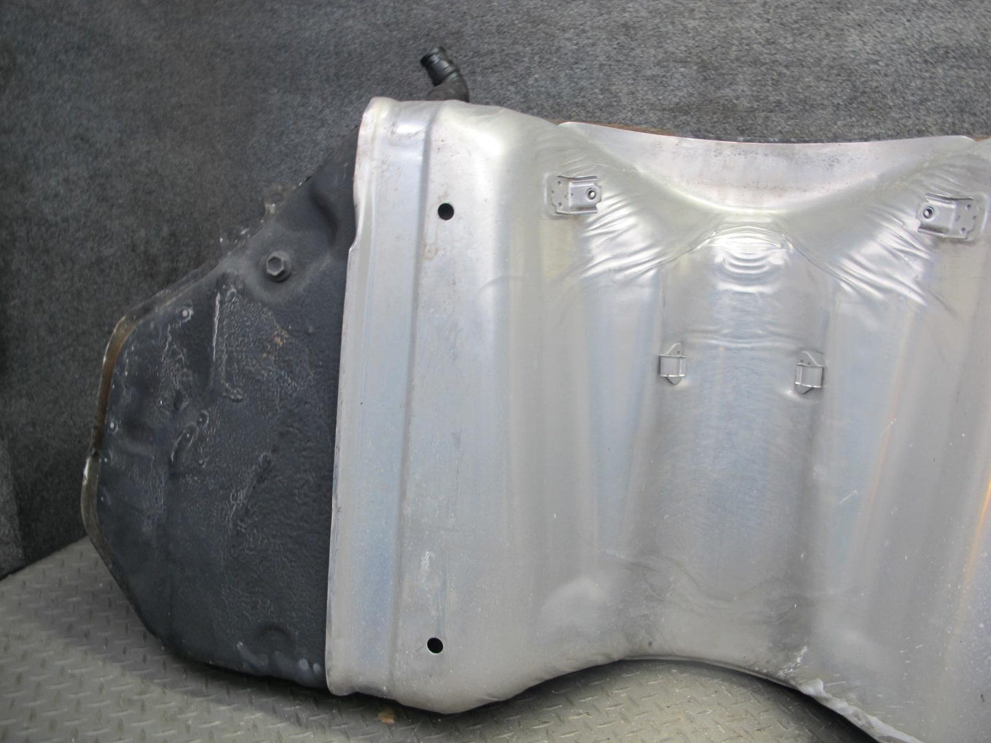 01-05 Lexus UCF30L LS430 Gas Fuel Tank w Filler Neck & Heat Shield Assembly OEM