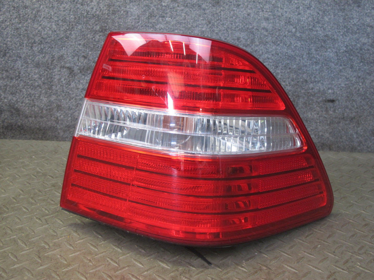 04-06 Lexus UCF30L LS430 Set of 2 Rear Left & Right Outer Tail Light Lamp OEM