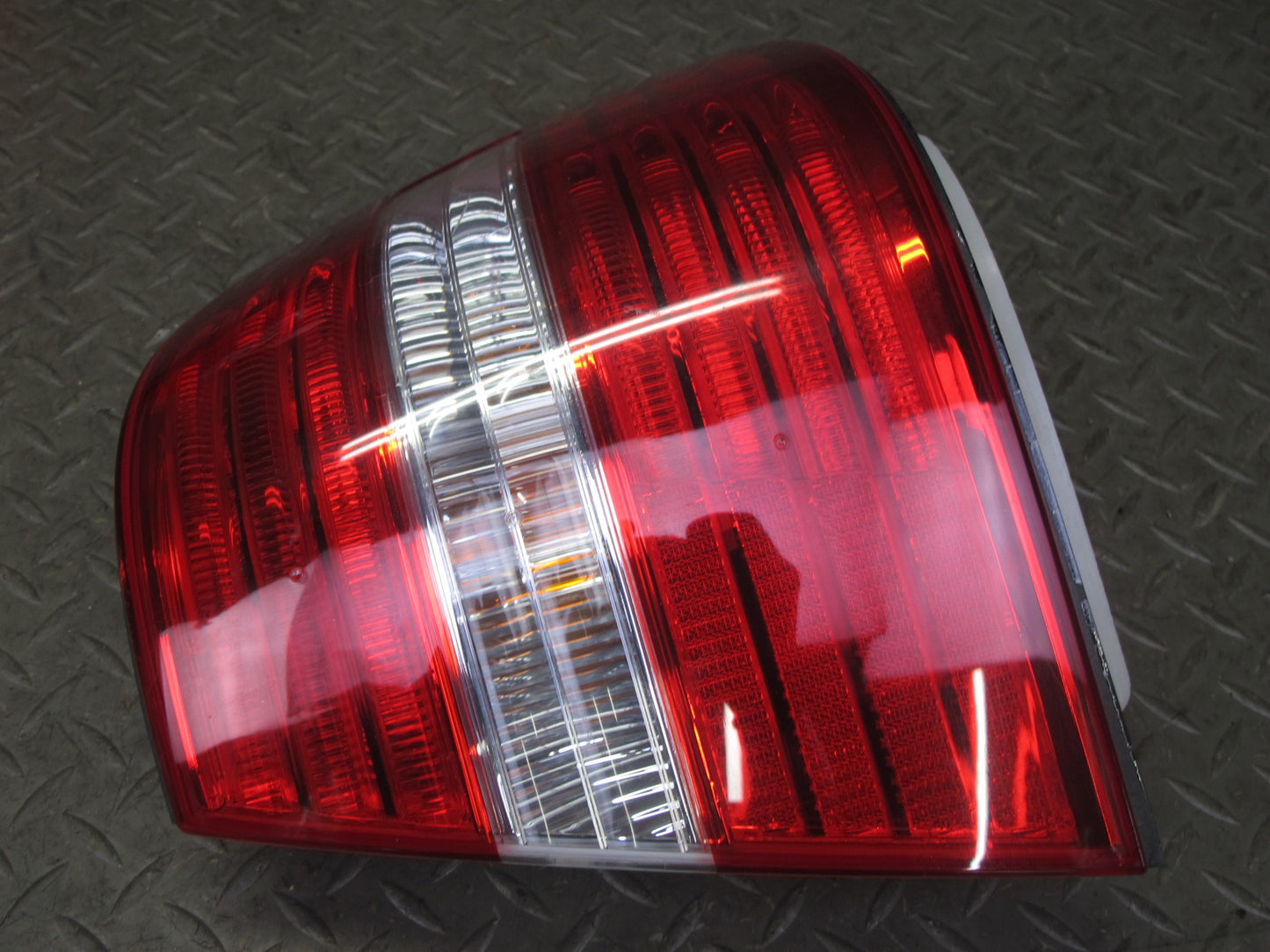 04-06 Lexus UCF30L LS430 Set of 2 Rear Left & Right Outer Tail Light Lamp OEM