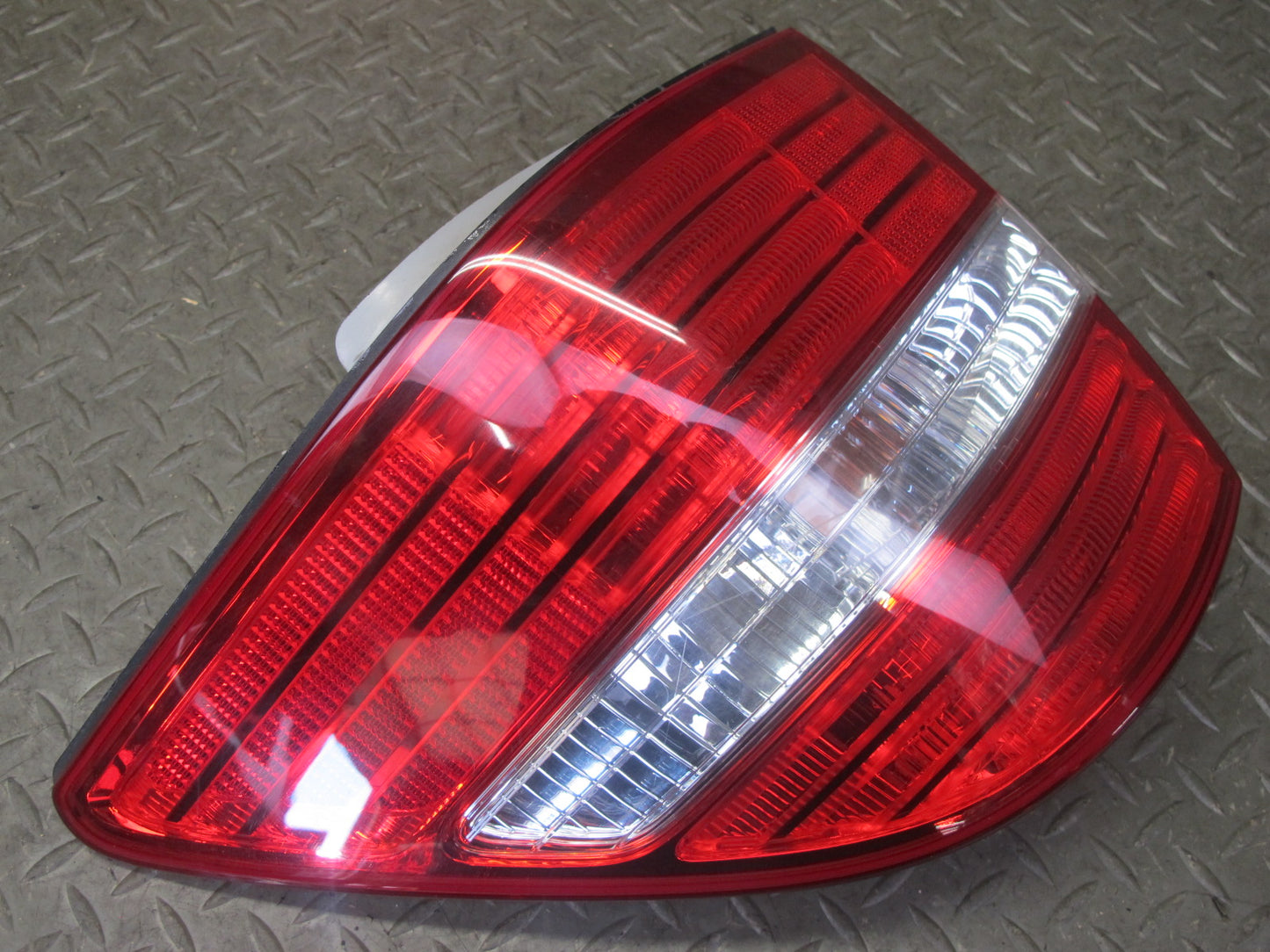 04-06 Lexus UCF30L LS430 Set of 2 Rear Left & Right Outer Tail Light Lamp OEM