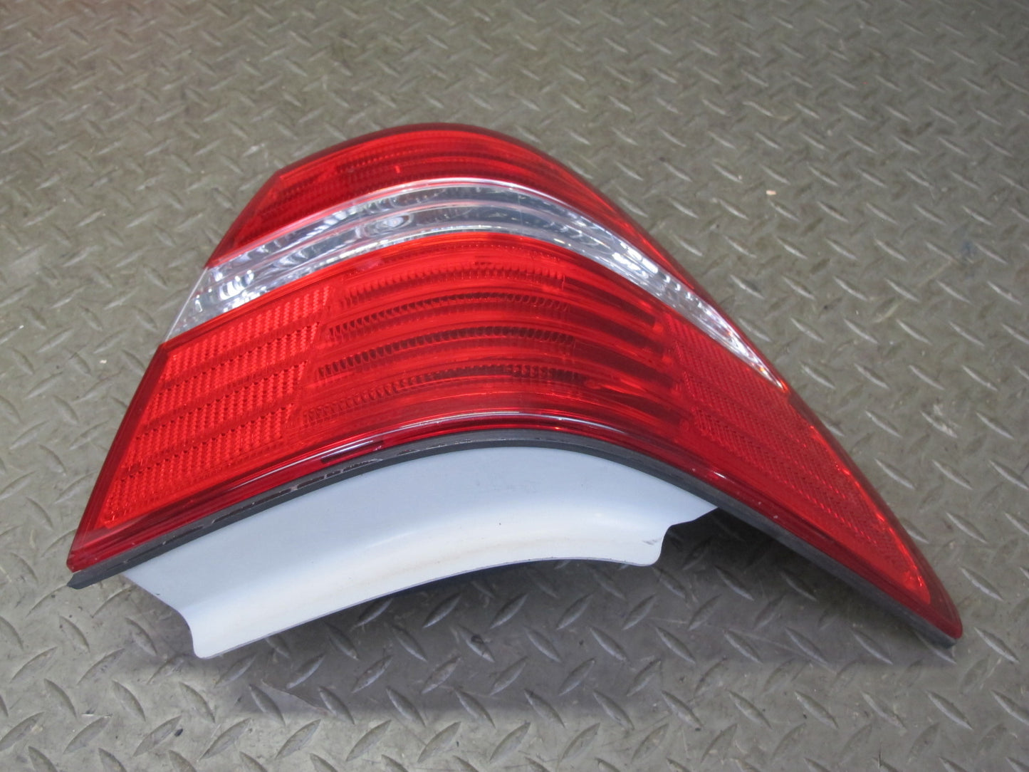 04-06 Lexus UCF30L LS430 Set of 2 Rear Left & Right Outer Tail Light Lamp OEM