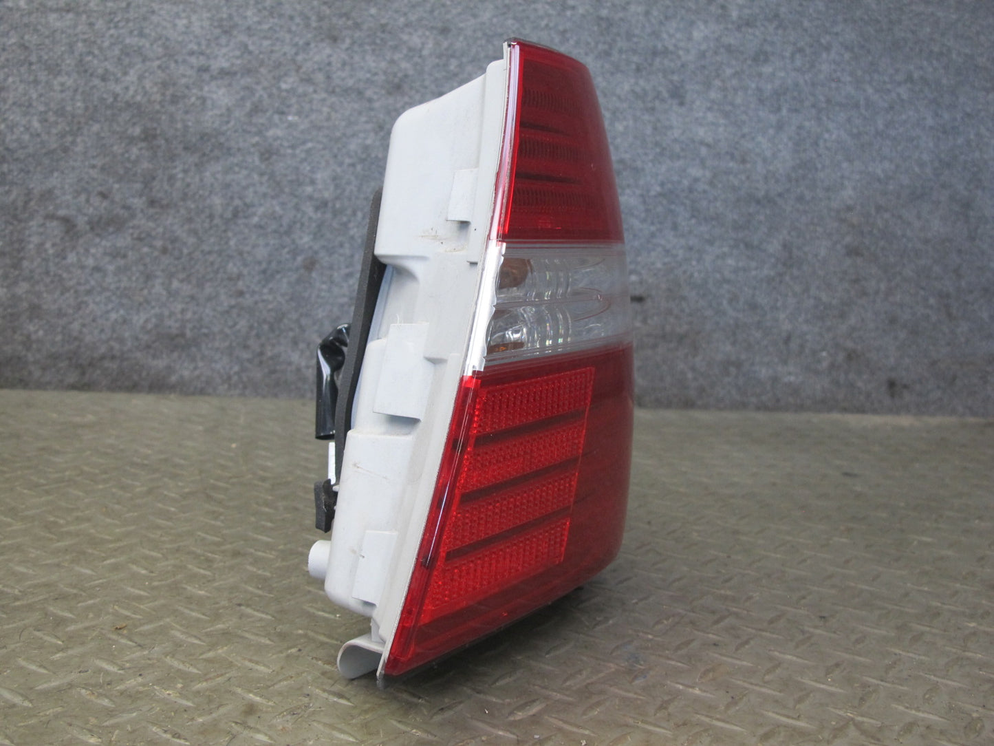 04-06 Lexus UCF30L LS430 Set of 2 Rear Left & Right Outer Tail Light Lamp OEM