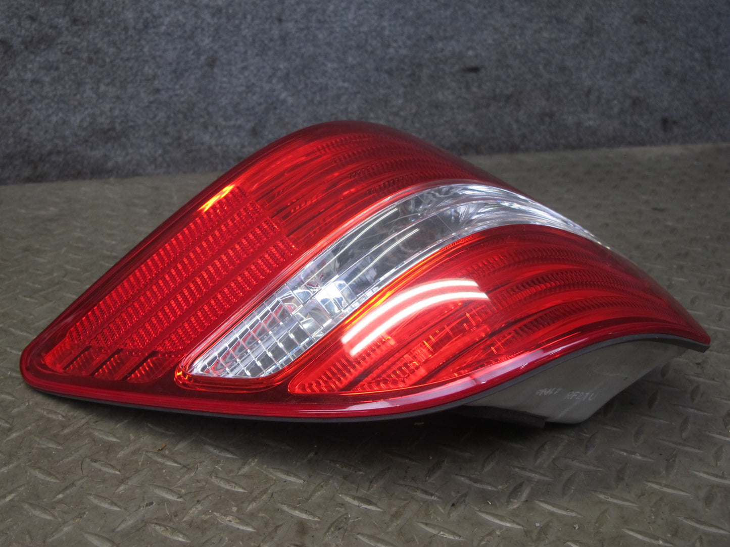 04-06 Lexus UCF30L LS430 Set of 2 Rear Left & Right Outer Tail Light Lamp OEM