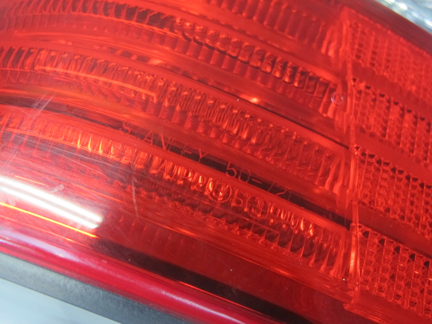 04-06 Lexus UCF30L LS430 Set of 2 Rear Left & Right Outer Tail Light Lamp OEM