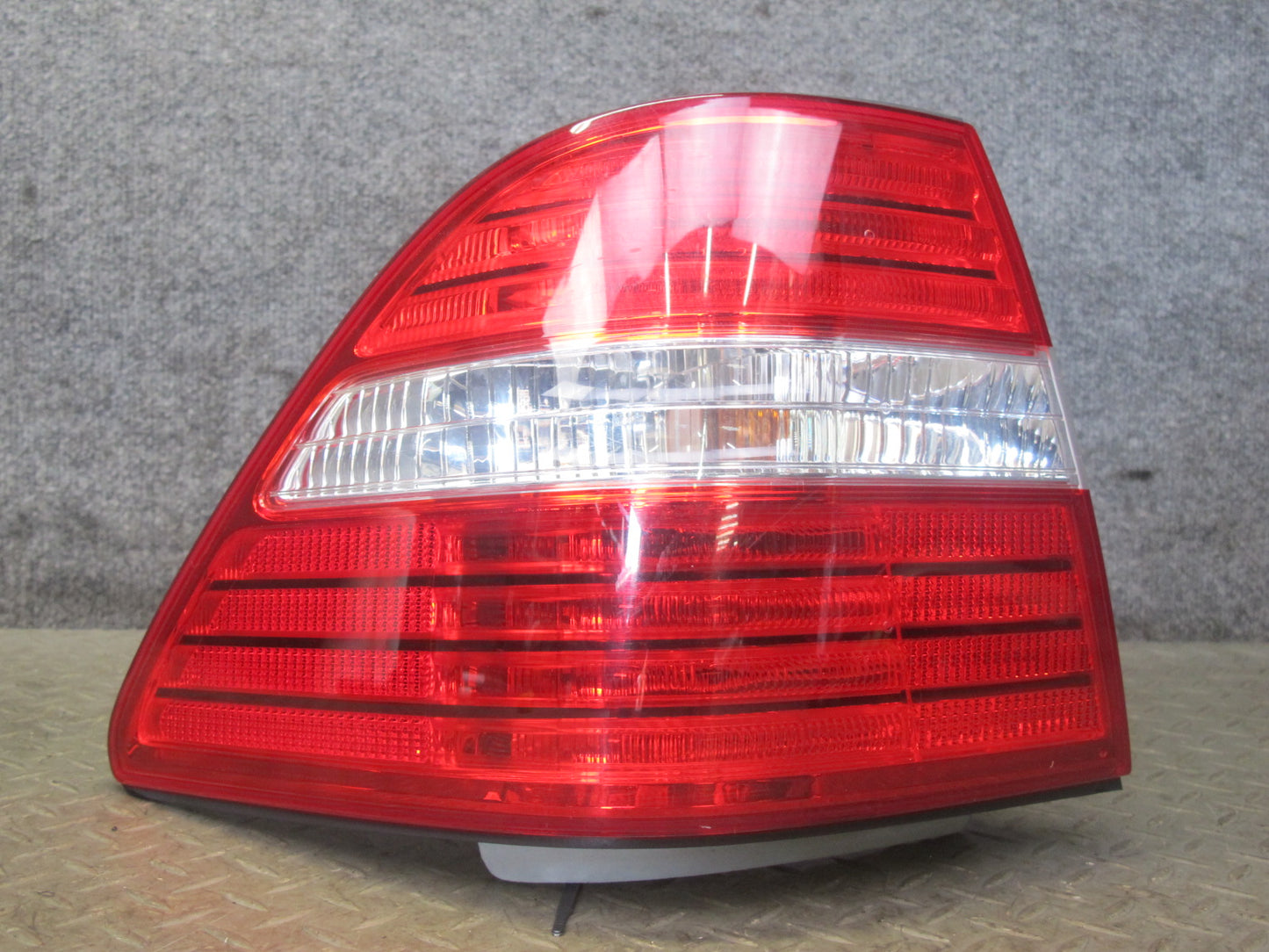 04-06 Lexus UCF30L LS430 Set of 2 Rear Left & Right Outer Tail Light Lamp OEM