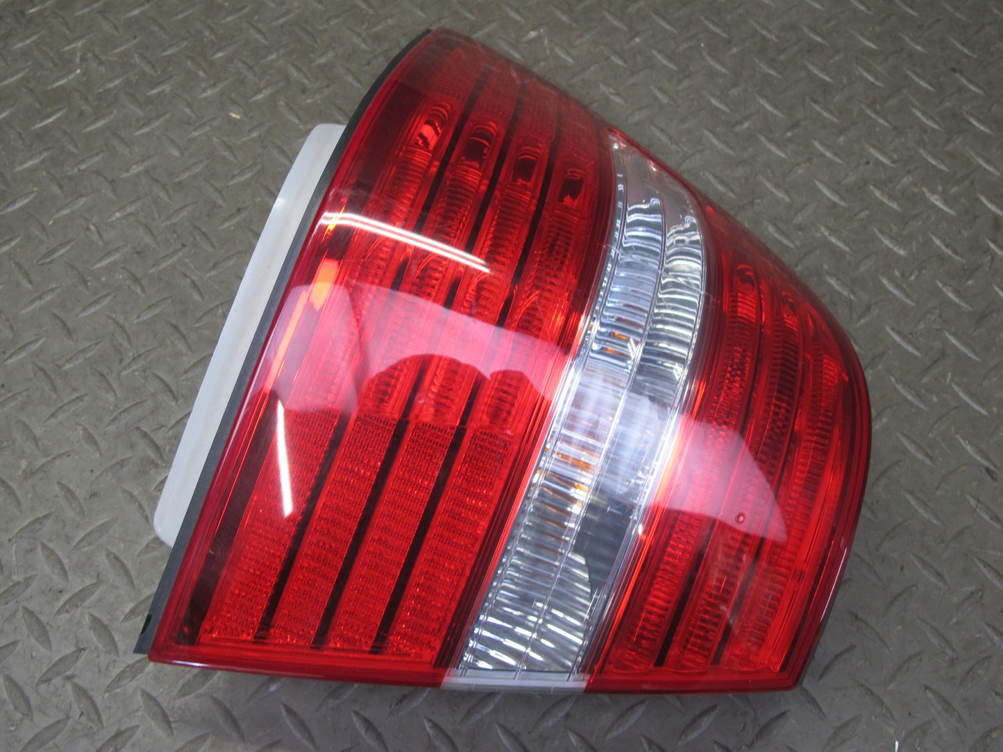 04-06 Lexus UCF30L LS430 Set of 2 Rear Left & Right Outer Tail Light Lamp OEM