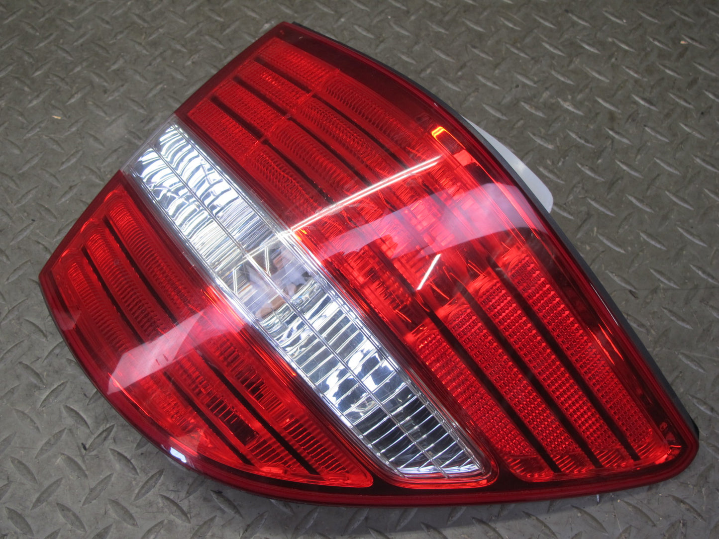 04-06 Lexus UCF30L LS430 Set of 2 Rear Left & Right Outer Tail Light Lamp OEM