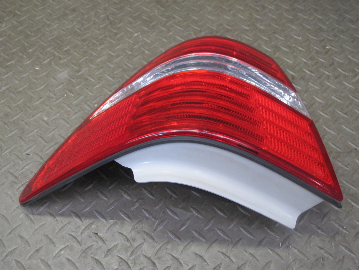 04-06 Lexus UCF30L LS430 Set of 2 Rear Left & Right Outer Tail Light Lamp OEM