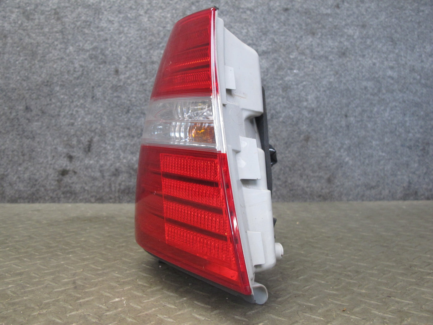 04-06 Lexus UCF30L LS430 Set of 2 Rear Left & Right Outer Tail Light Lamp OEM