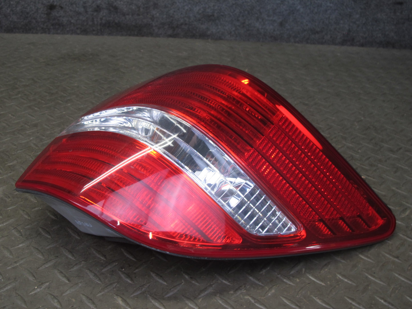 04-06 Lexus UCF30L LS430 Set of 2 Rear Left & Right Outer Tail Light Lamp OEM
