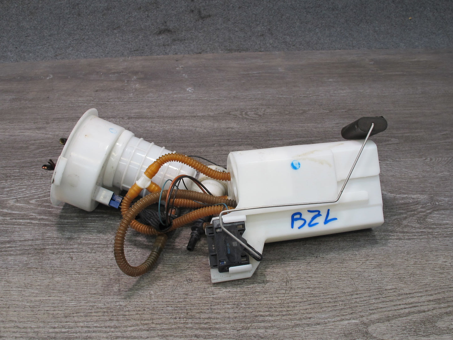 09-16 BMW E89 Z4 35i 35iS N54 Fuel Pump & Pressure Regulator Assembly OEM