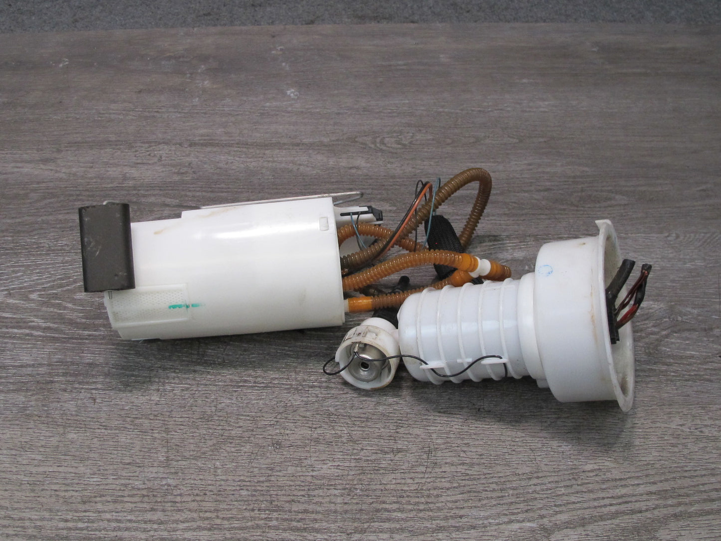 09-16 BMW E89 Z4 35i 35iS N54 Fuel Pump & Pressure Regulator Assembly OEM