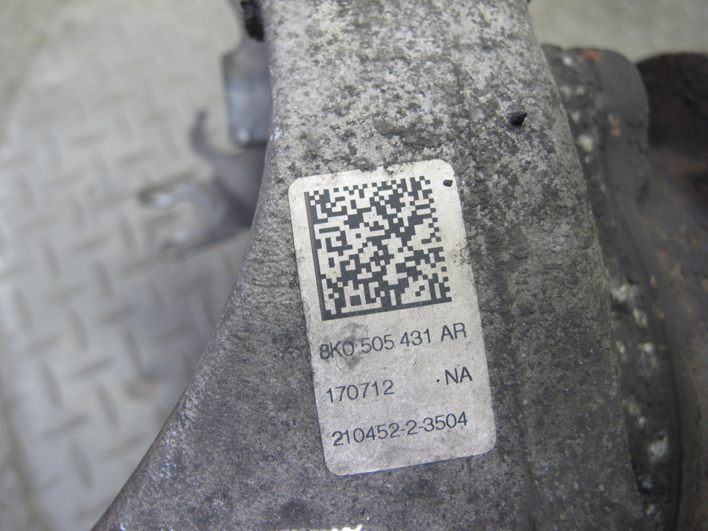 10-16 Audi B8 A4 S4 AWD Rear Left Spindle Knuckle Wheel Hub 8K0505431AR OEM