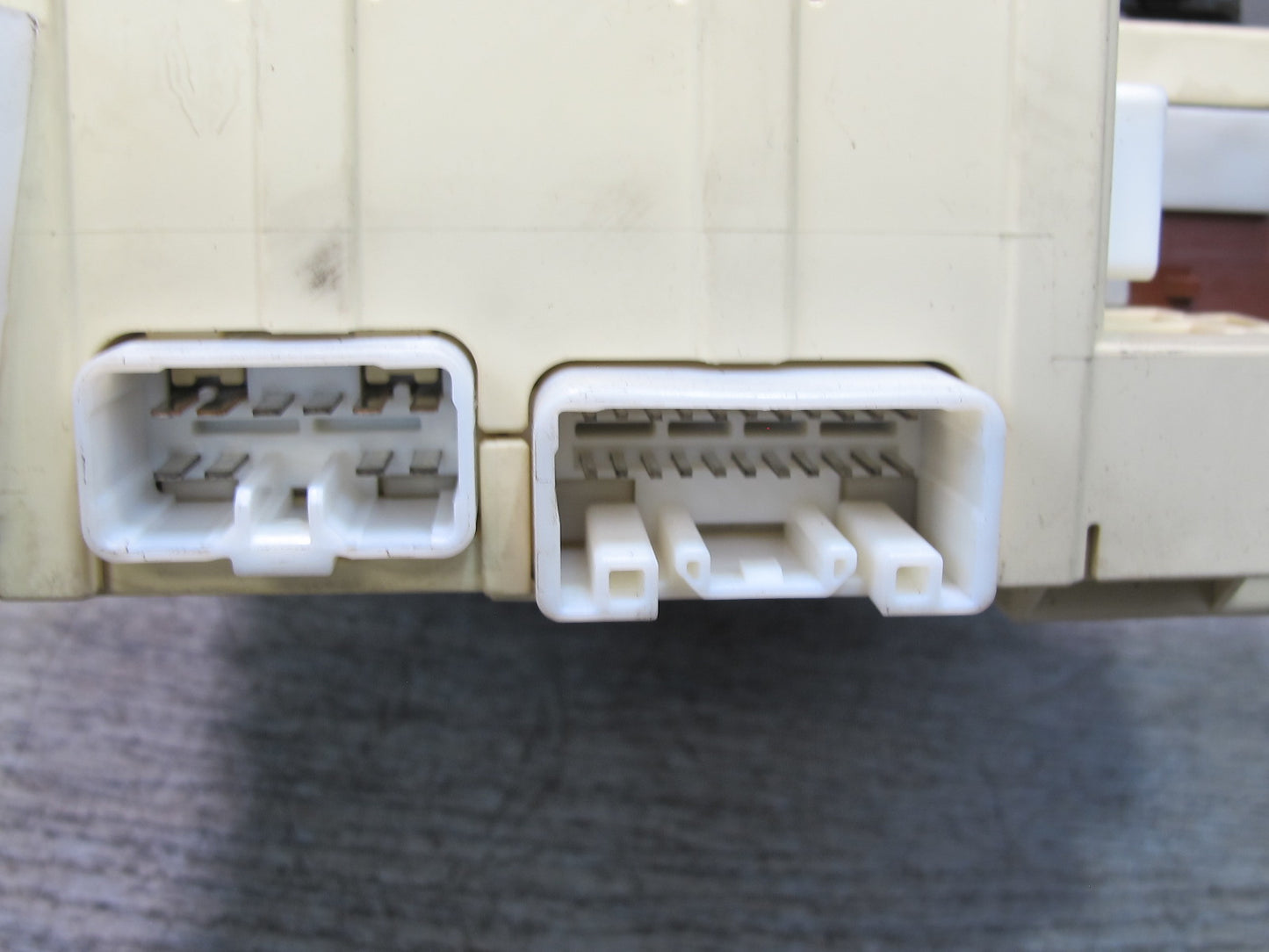02-05 Lexus Z40 SC430 Front Right Dashboard Fuse Box Module 82730-24030 OEM
