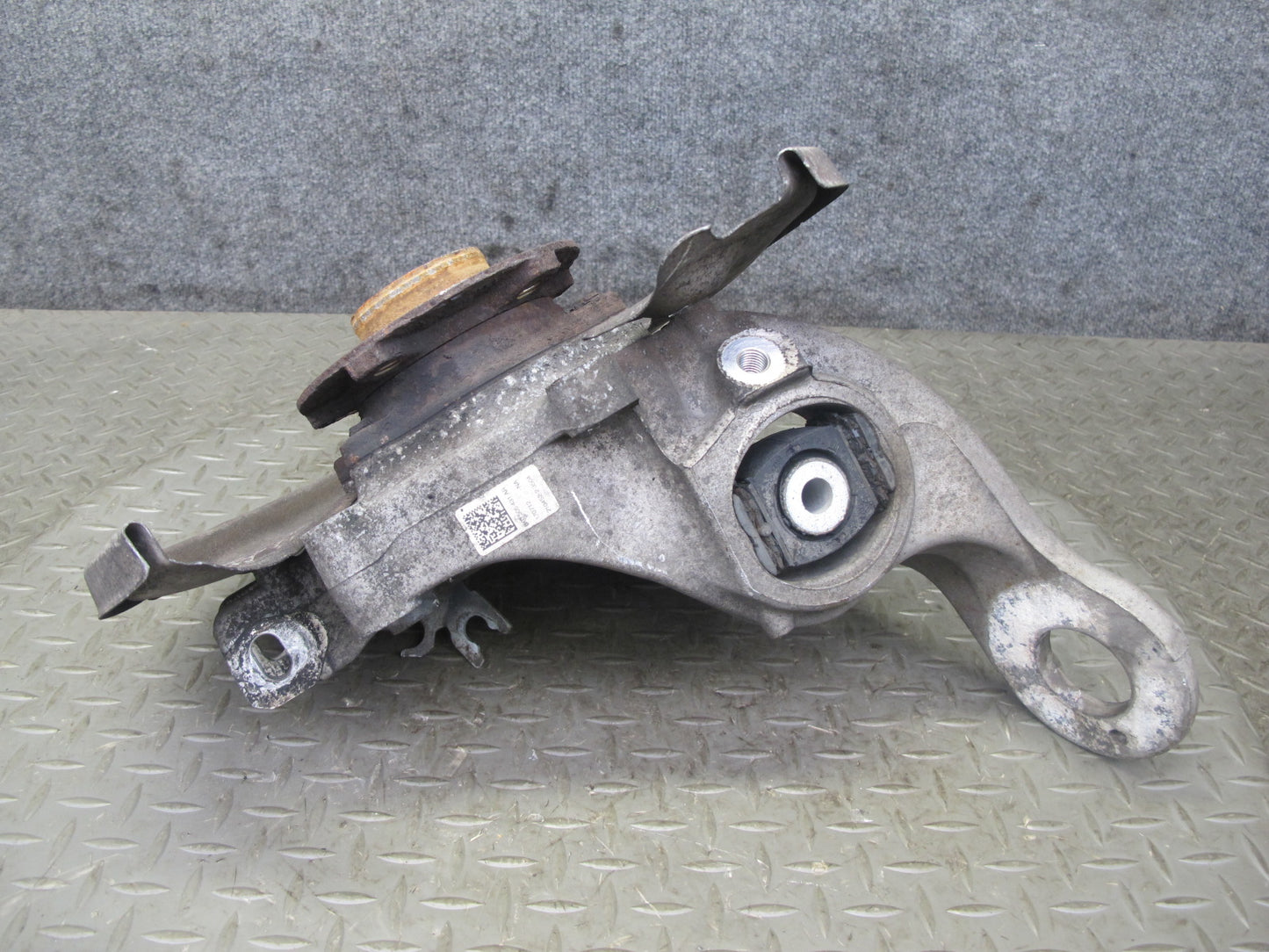 10-16 Audi B8 A4 S4 AWD Rear Left Spindle Knuckle Wheel Hub 8K0505431AR OEM